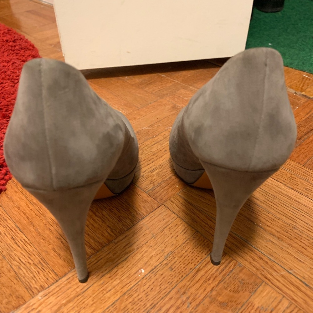 Gucci pumps size 6